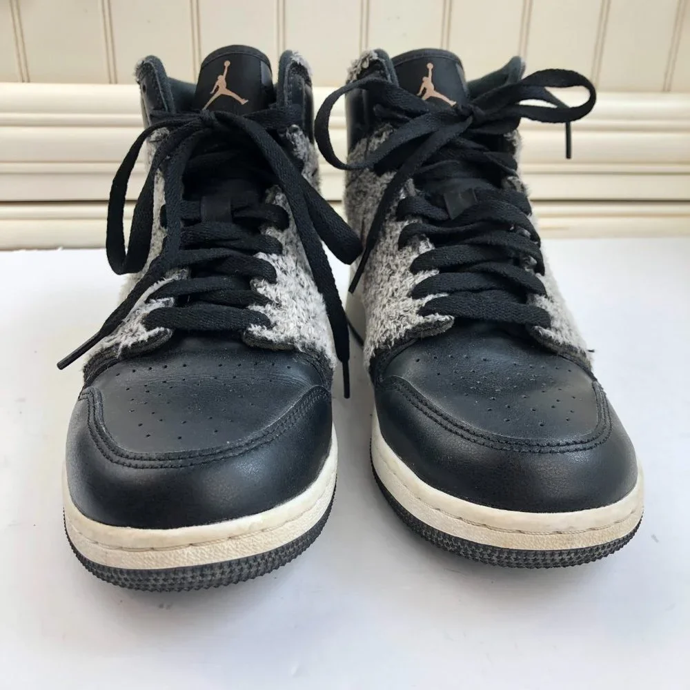 AIR JORDAN 1 RETRO HIGH TD FUR BLACK FUR GOLD Collectible Sneakers